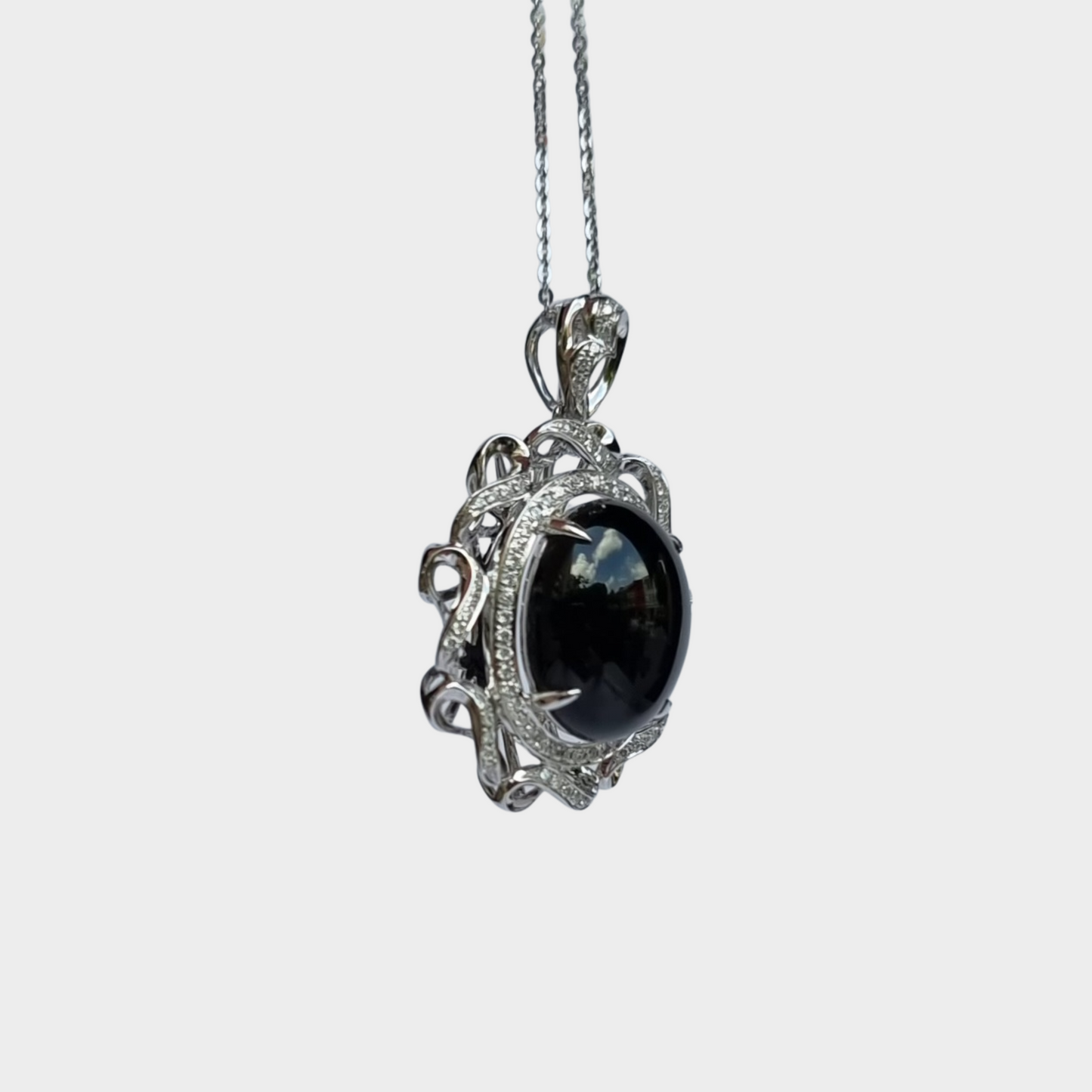 Omphacite Jadeite Jade Pendant in White Gold with Diamonds